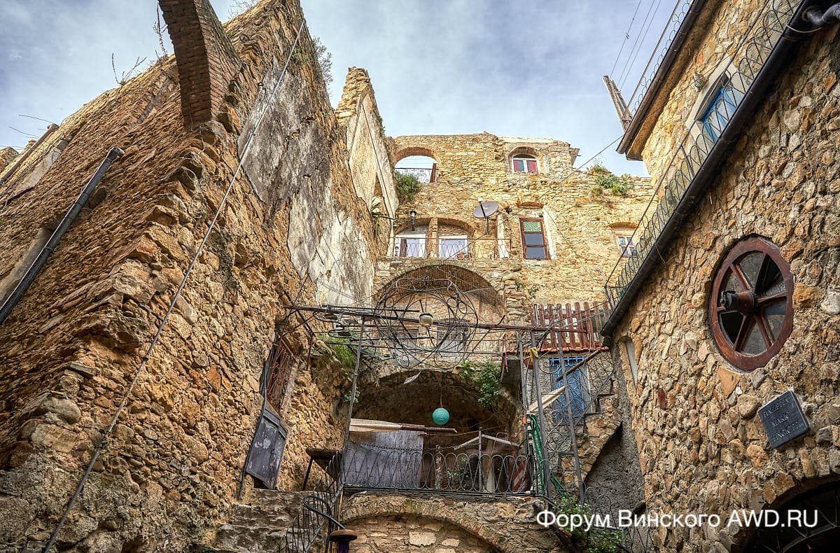 Буссана-Веккья (Bussana Vecchia)