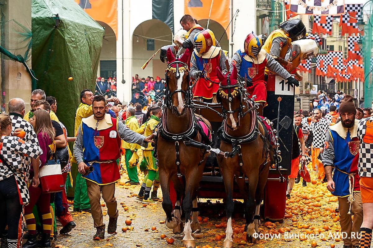 Карнавал в Ивреа. Битва апельсинов в Италии 2019