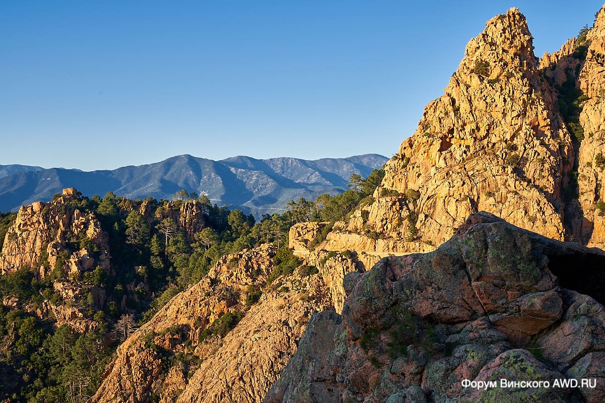 Красные скалы Корсика