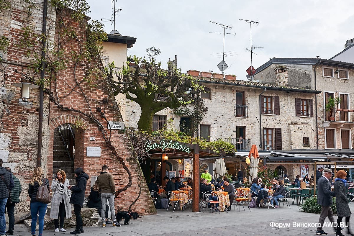 Сирмионе на озере Гарда