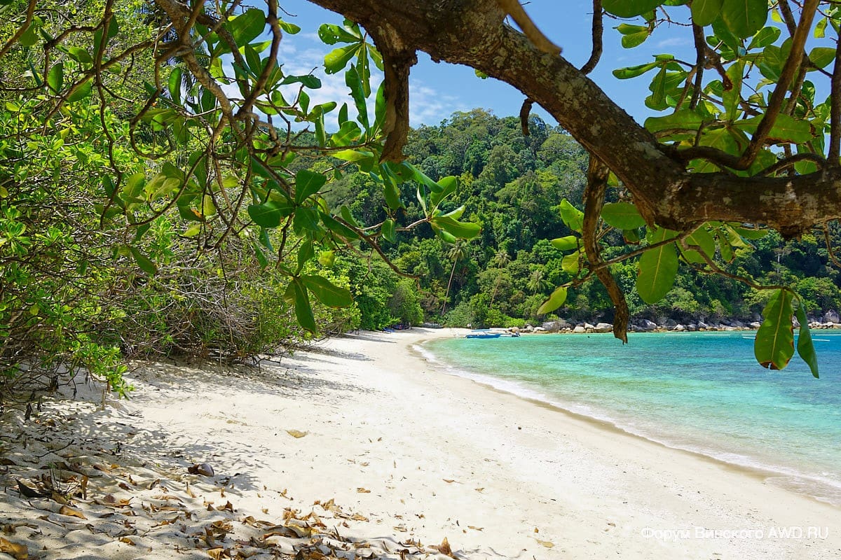 Bubbles Beach Перхентианы