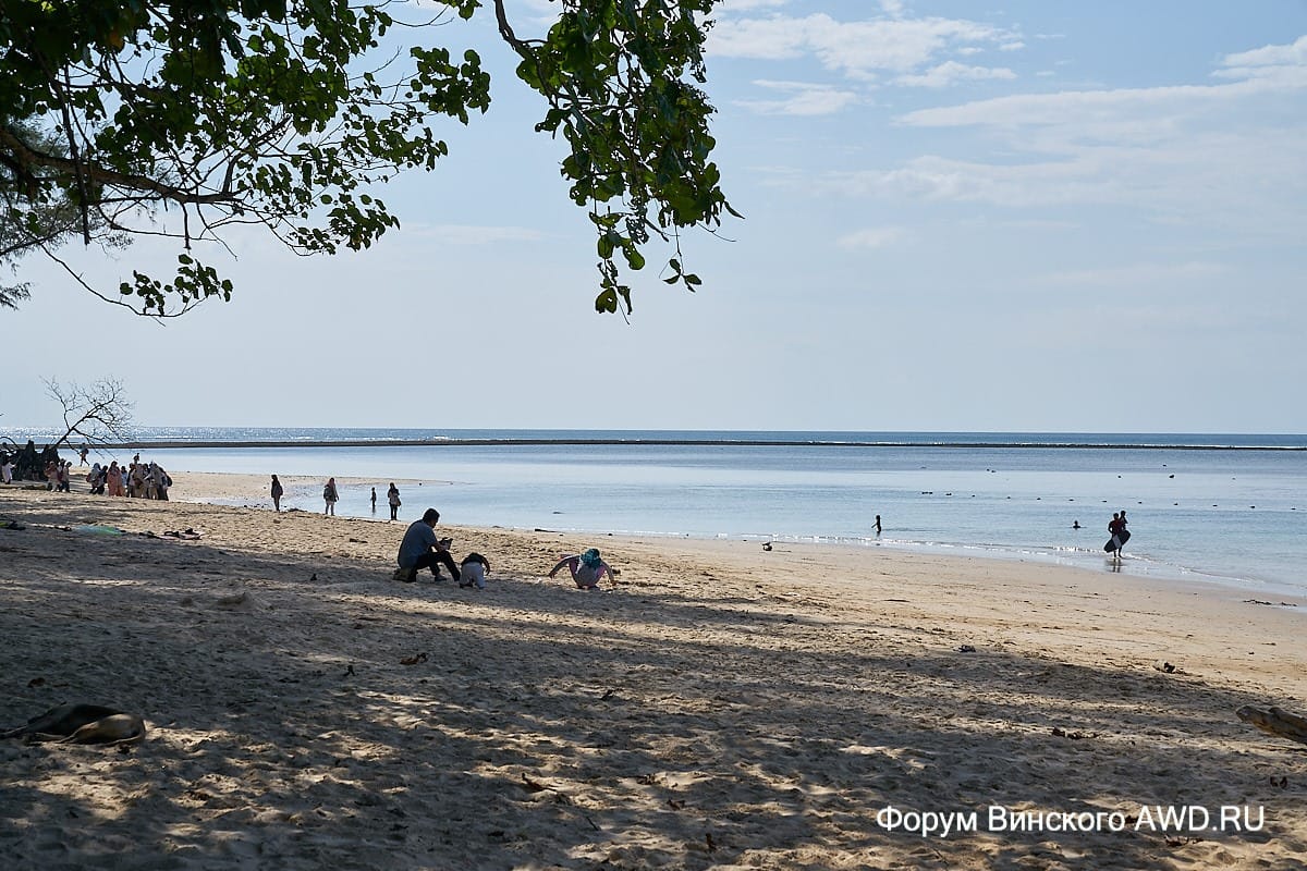 Парк Сиринат рядом с пляжем с самолетами