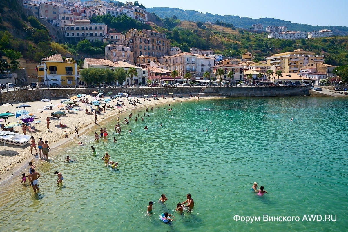 Калабрия Италия на майские