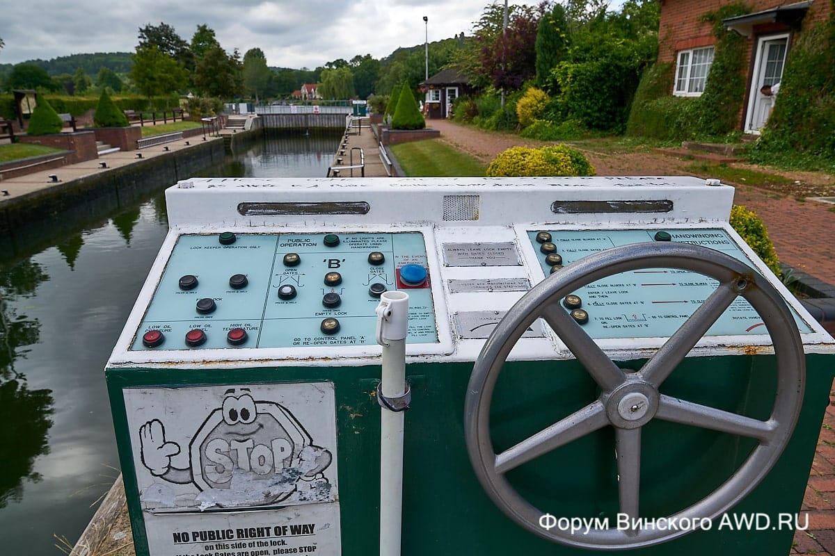 Круиз по Темзе Лондон, прохождение шлюза