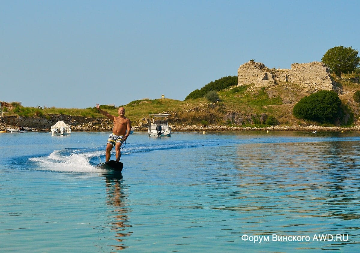 Как провезти в самолете доску с мотором