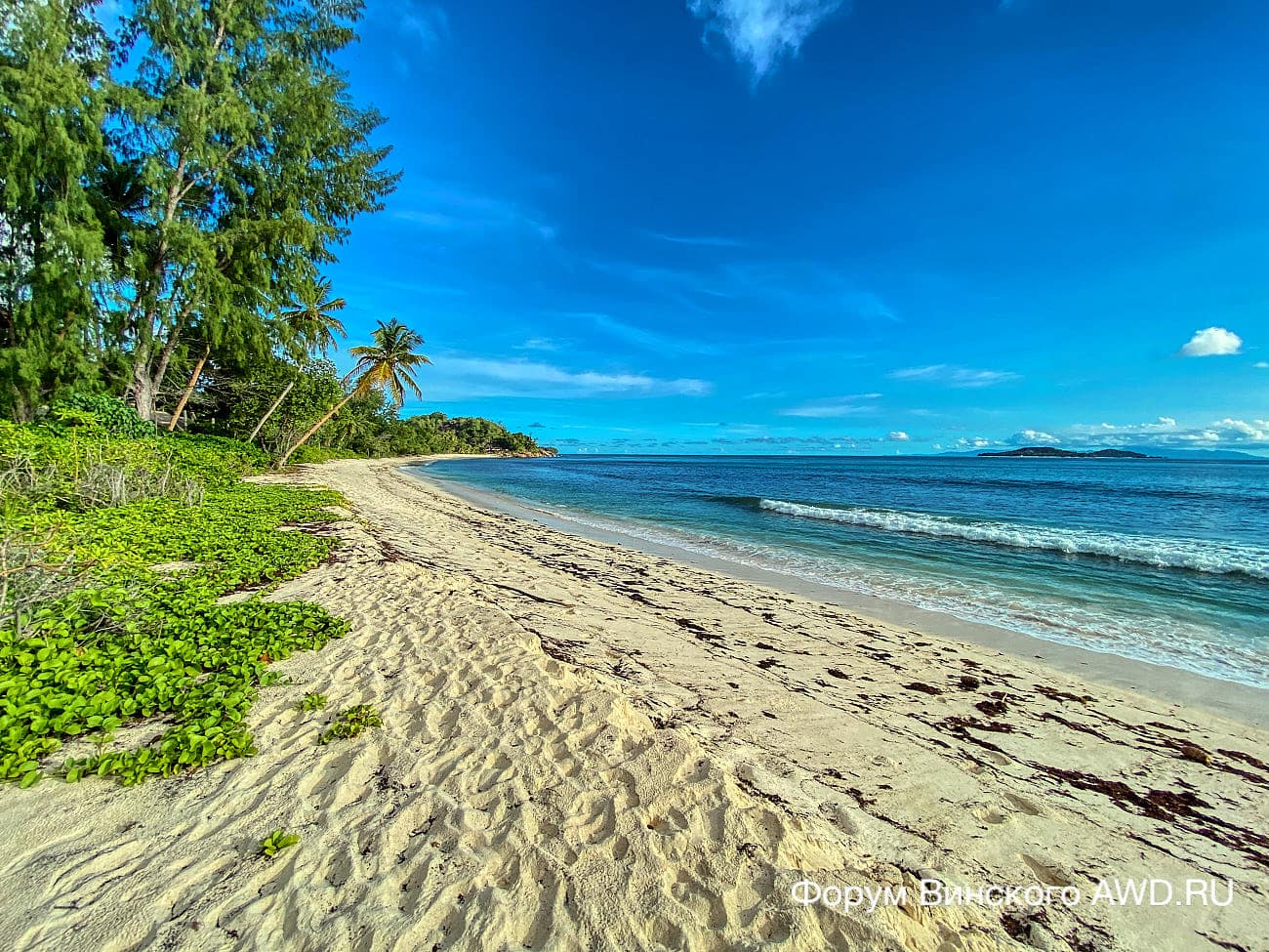 Пляж Анс Керлян (Anse Kerlan)