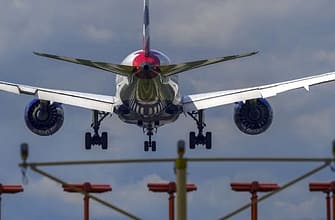 Авиабилеты за границу: какие, когда и почем