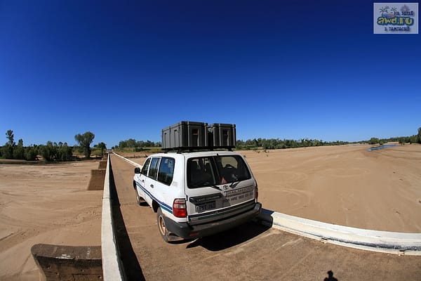 Savannah Way случай в пабе Burketown