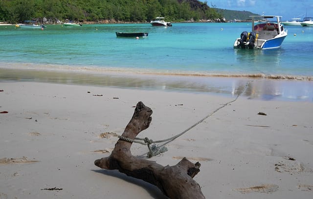 Куда поехать на море весной