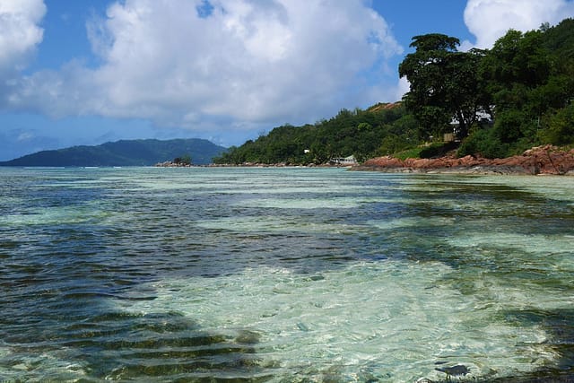 Куда поехать на море весной