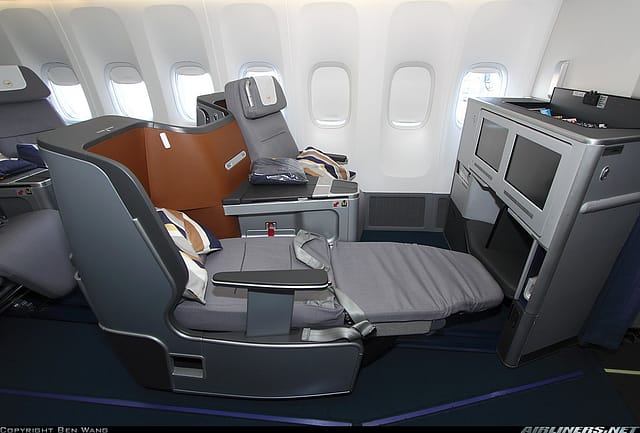 Салон бизнес-класса B-747-838 а/к Lufthansa