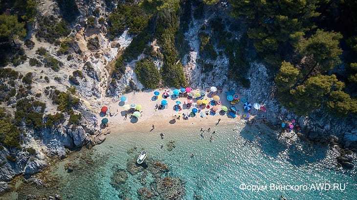 Дикий пляж рядом с Сарти