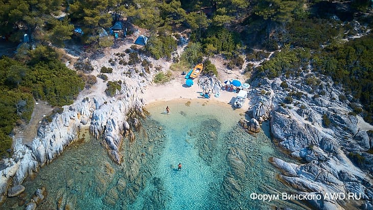 Дикий пляж рядом с Сарти