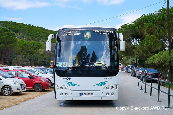 Автобусы до пляжа Кукунариес на острове Скиатос
