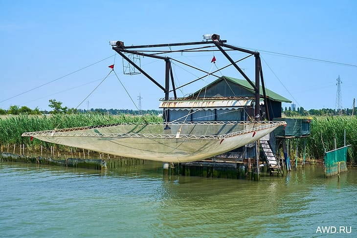 Вождение моторной яхты в Венецианской лагуне