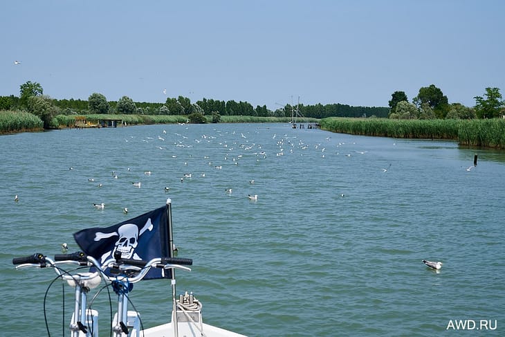 Вождение моторной яхты в Венецианской лагуне