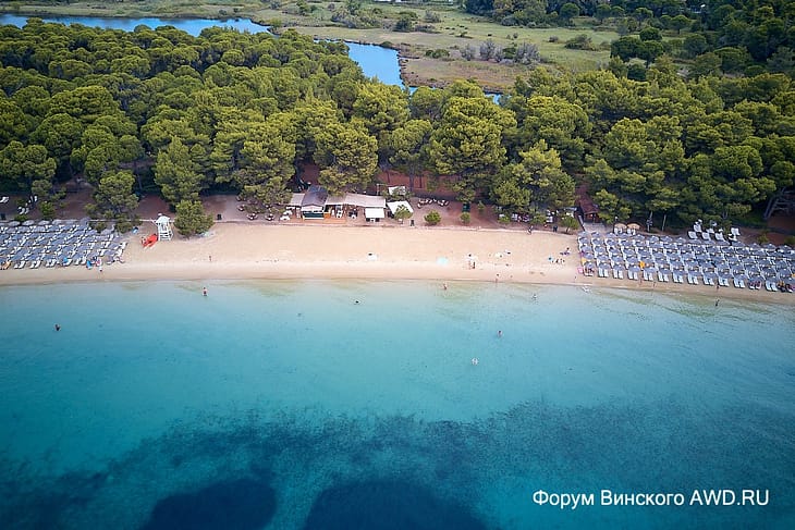 Пляж Кукунариес на острове Скиатос