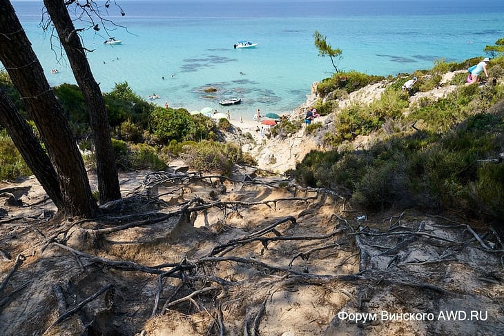 Дикий пляж рядом с Сарти