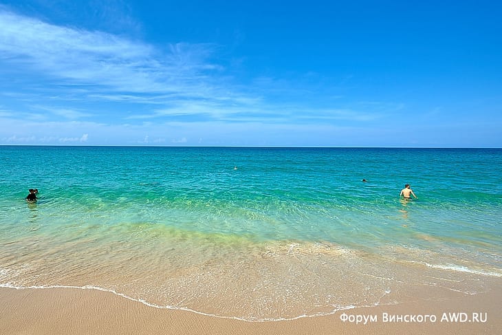 Пляж Сурин заход в море
