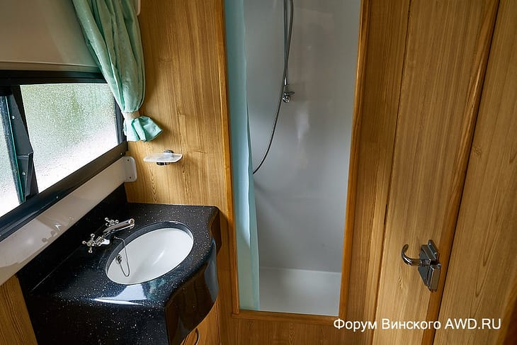 Royal Mystique внутри