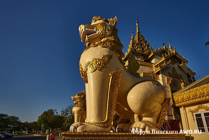 Шведагон западный вход