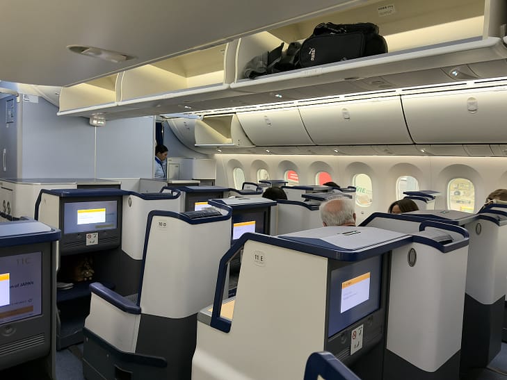 Бизнес-класс ANA на Boeing 787-9
