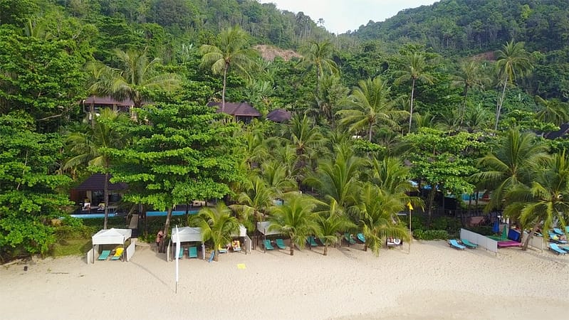 Отель с собственным пляжем на Пхукете