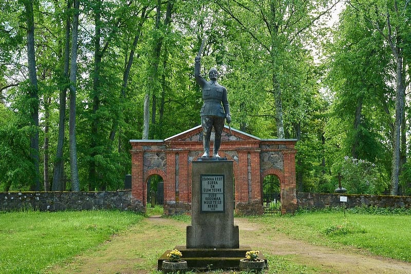 Замок Алатскиви Эстония