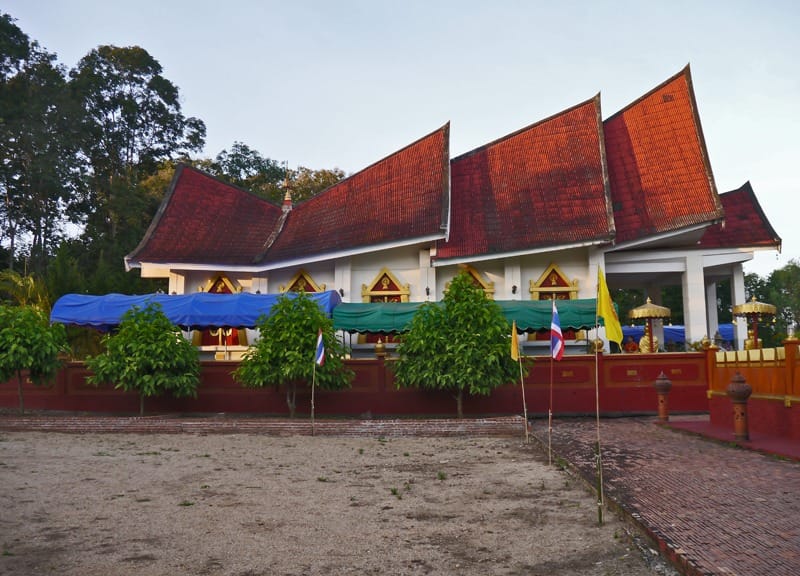 пожить в монастыре в таиланде