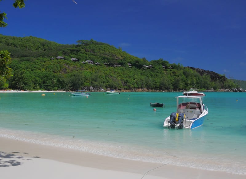 Пляж отеля Constance Ephélia Маэ