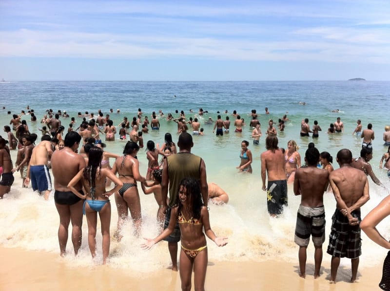 Жизнь на пляже Рио-де-Жанейро