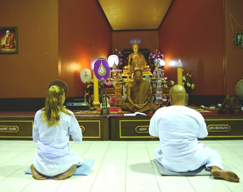 пожить в монастыре в таиланде