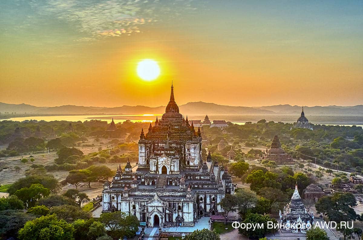 Фото заката в Багане Мьянма
