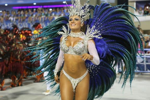 Как купить карнавальный костюм в Бразилии