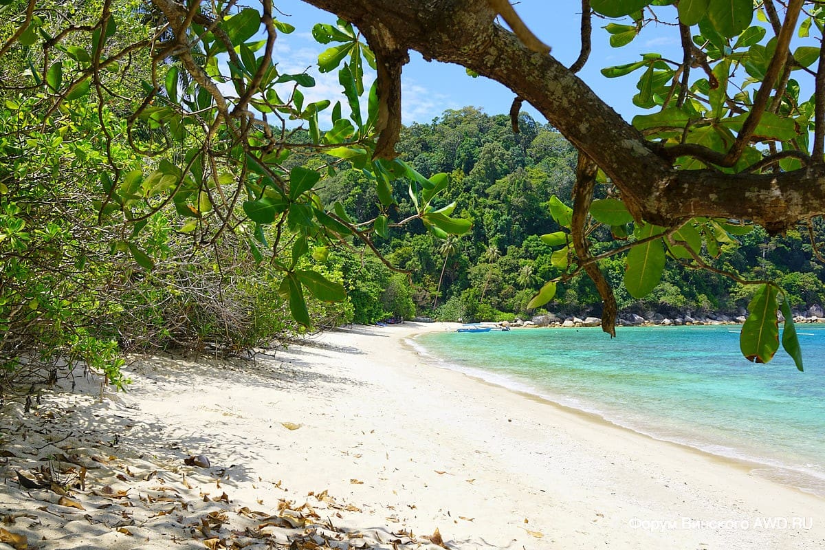 Bubbles Beach Перхентианы