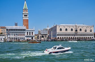 На арендованной лодке по Венеции